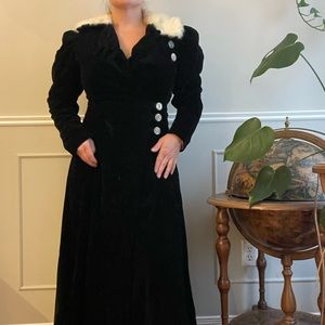 1930s Black Velvet Opera Coat with White Fur Collar